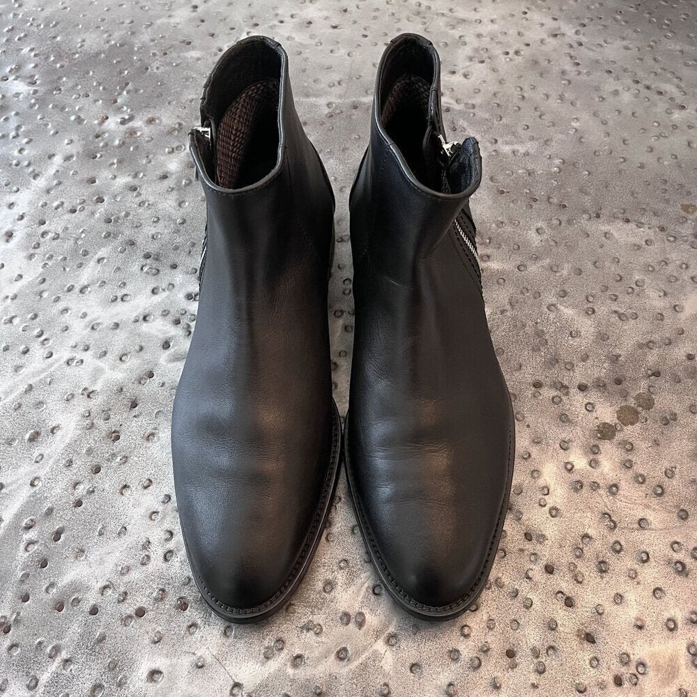 NWT Aquatalia Women’s Black Nadie Calf Booties Size 10